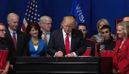 拿美国绿卡 留学生要闯四大关卡