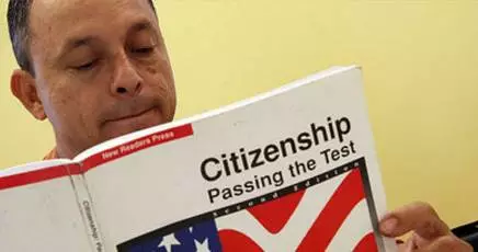 拿美国绿卡 留学生要闯四大关卡
