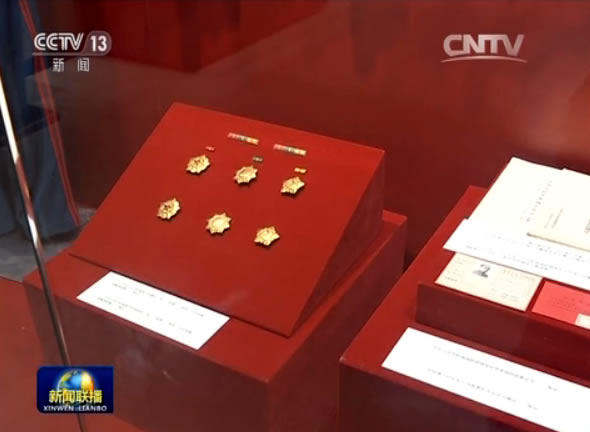 哪些展品吸引了习近平等领导同志的目光_新闻频道