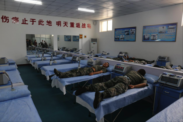 【网络媒体国防行】走进特种兵的“台前”与“幕后”