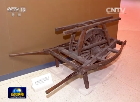 建军90周年主题展 哪些展品吸引了习近平等领导同志的目光