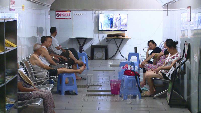 【社会民生 列表】纳凉点遇尴尬 这样的行为辣眼熏鼻