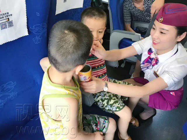 【社会民生 列表】高铁上一道美丽的风景