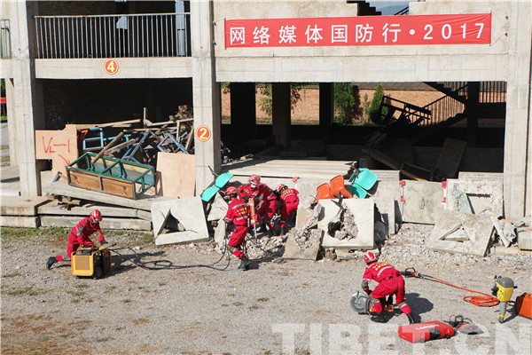 「网络媒体国防行」直击地震灾害紧急救援队 揭秘部队救援全过程