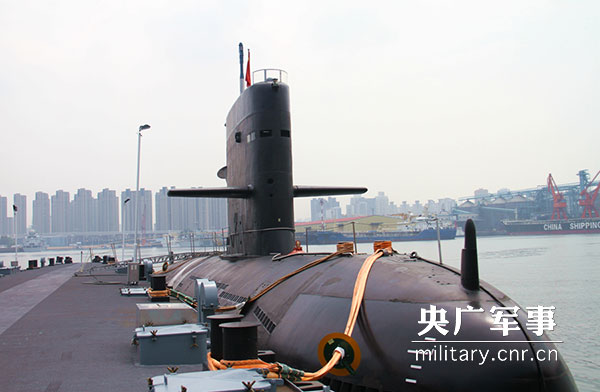 【网络媒体国防行】29年潜艇老兵揭秘百米深海下的“吃喝住行睡”