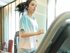 董璇晒素颜跑步照显清新