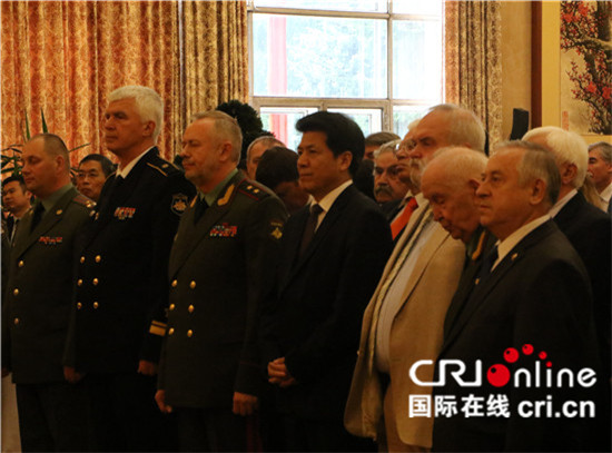图片默认标题_fororder_李辉大使与俄国防部副部长福明在招待会上