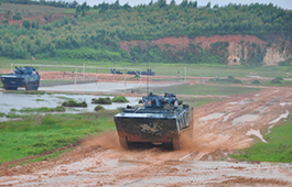 两栖装甲步兵战车_fororder_两栖装甲步兵战车（中国网 摄影 裴希婷）