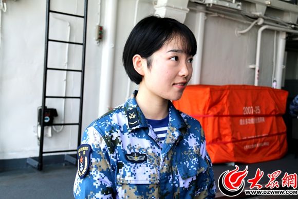 临沂舰女兵讲述也门撤侨细节：侨胞大喊“祖国万岁！”