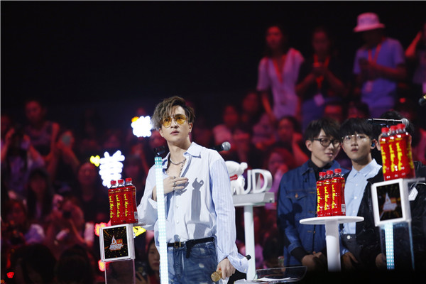 《明日之子》杨幂回应网络黑粉：不玻璃心 骂就骂了