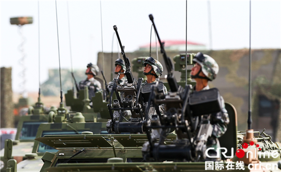 图片默认标题_fororder_阅兵瞬间2 李晋摄_副本1