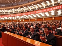 与会人员热烈鼓掌