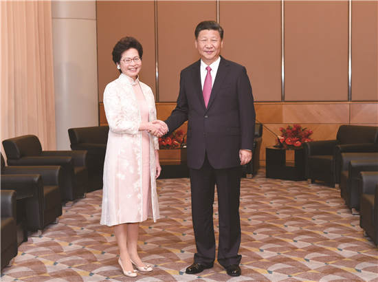 图片默认标题_fororder_2. 7月1日上午，国家主席习近平出席香港特别行政区第五届政府就职典礼后，在香港会议展览中心会见新任行政长官林郑月娥（图：香港特区政府新闻处）