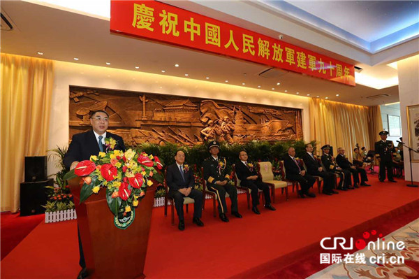图片默认标题_fororder_4、为热烈庆祝中国人民解放军建军90周年，8月1日下午，驻澳门部队在军事展览馆举办招待会，澳门特别行政区行政长官崔世安致辞。