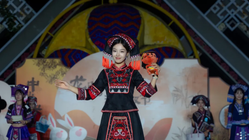 崇左新和景区“龙腾映月”活动：传统民俗融合现代体验 点亮双节文旅新场景