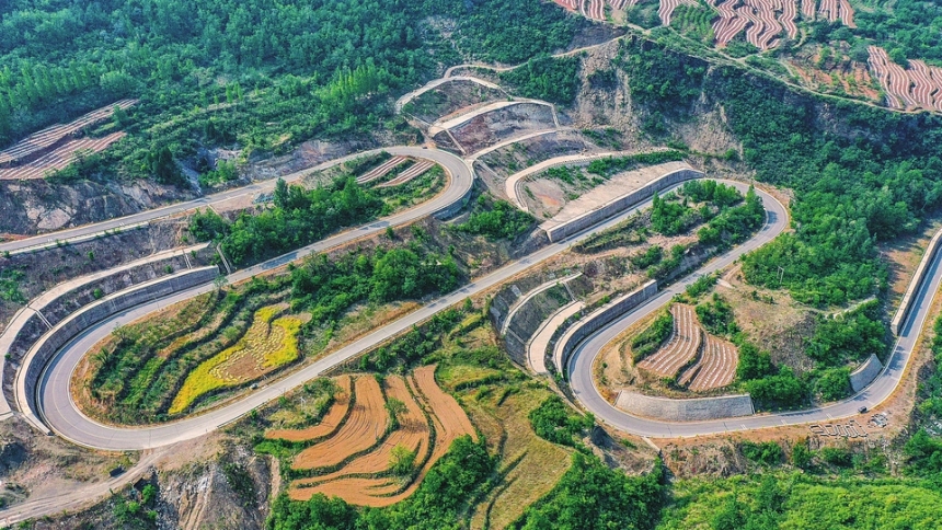 山西夏县：安全路 幸福路