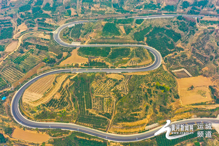 运城：公路蜿蜒 风光绮丽