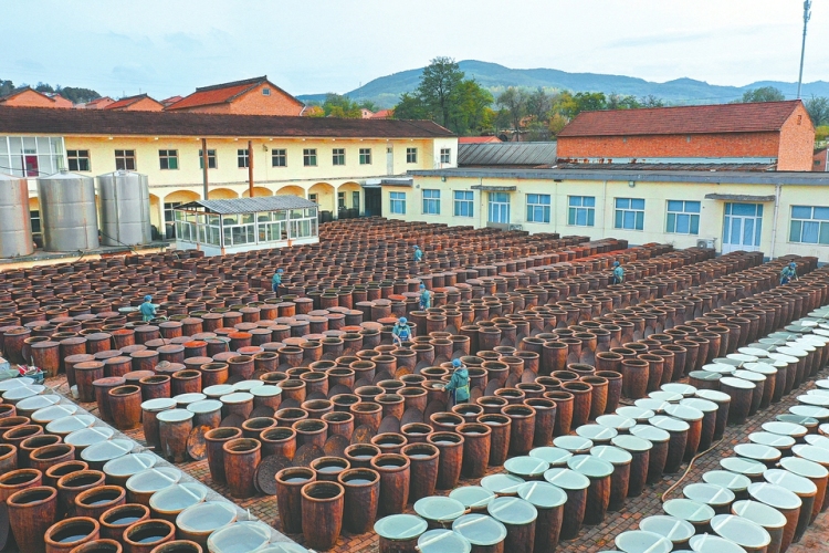 坚守与传承_fororder_678bed6b0aa892979212c8c83559a170