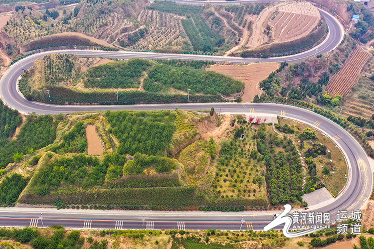 运城：公路蜿蜒 风光绮丽