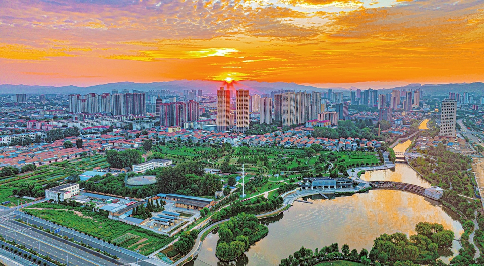 一河秀水润古城_fororder_夕阳