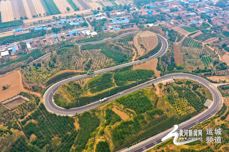 运城：公路蜿蜒 风光绮丽
