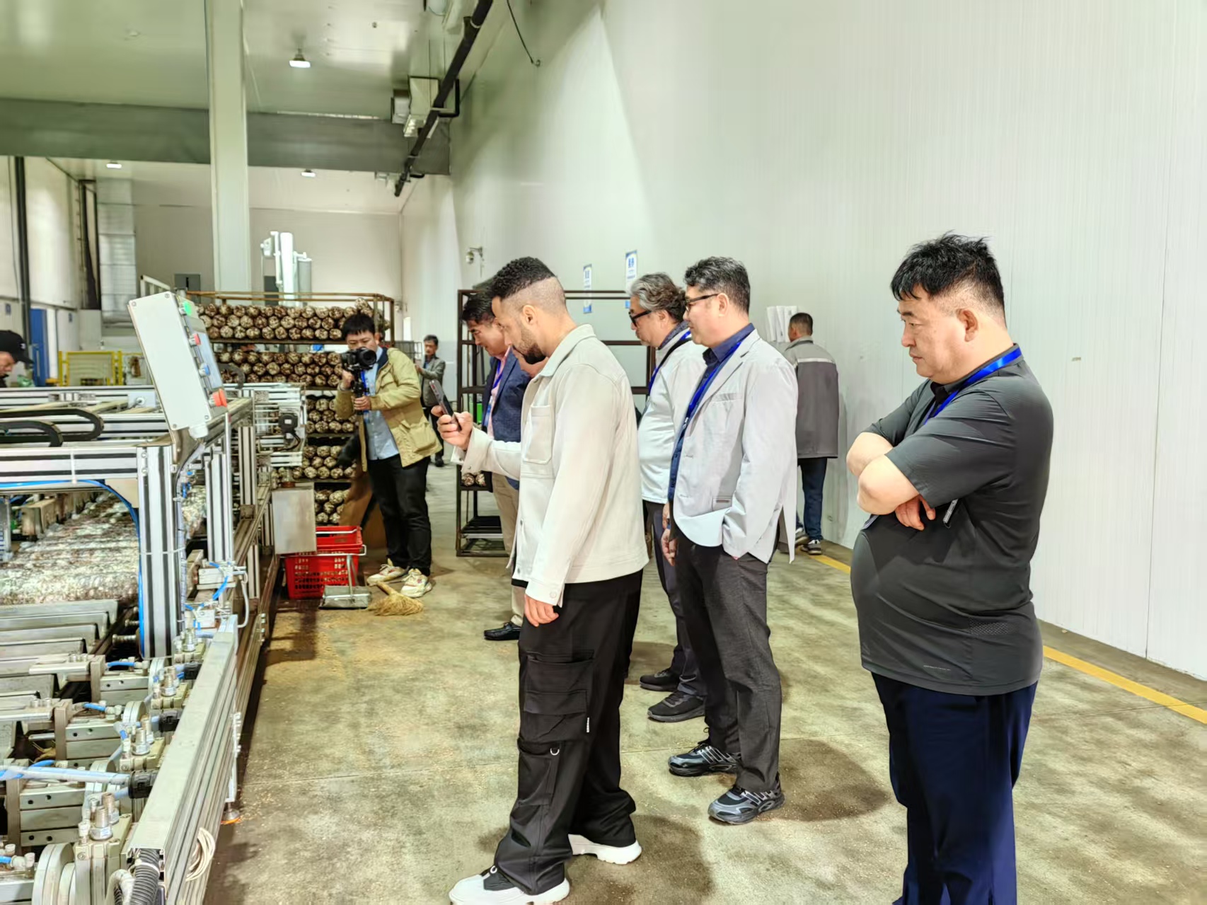 【Hi,Shandong】“Hi,Shandong—机遇中国 青岛优品”海外媒体青岛行活动探秘莱西食用菌产业，见证乡村振兴的力量_fororder_380dce7227217bef9465678bd17023b