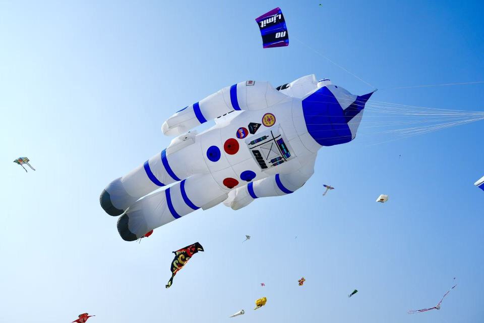 漫天纸鸢竞潍坊——2026潍坊风筝嘉年华掠影