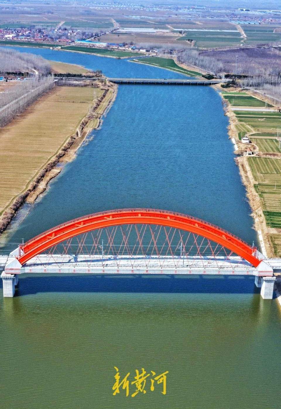 济滨高铁全线首条接触网承力索成功架设_fororder_【济滨高铁】1