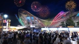 双庆狂欢燃动夏夜！第36届青岛国际啤酒节携手凤凰之声大剧院8周年，打造沉浸式夜游盛宴