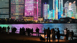 青岛第三海水浴场成浮山湾灯光秀“最佳观景台”