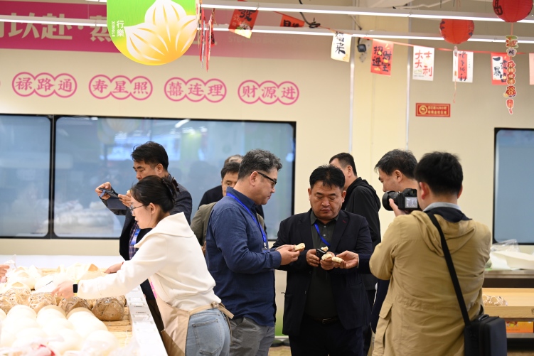 【Hi,Shandong】“Hi,Shandong—机遇中国 青岛优品”海外媒体青岛行活动走进王哥庄大馒头非遗传承中心，开启“非遗”美食之旅_fororder_DSC_1783.JPG