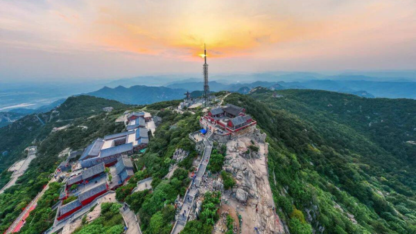 山东泰安：当夏日的风拂过泰山 云端上的美景让你一眼心动！
