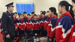 青岛小学生走进城阳站参加铁路安全教育活动