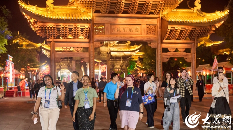 2026年世界大学生智力运动会大学生运动员打卡临清东宛园_fororder_7af9ce98ea234edac5534718a3c9e166