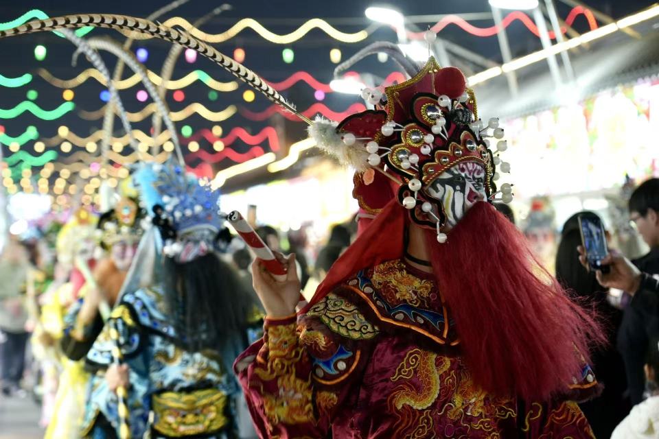 龙抬头舞英歌 济南环联夜市上演非遗盛宴_fororder_5
