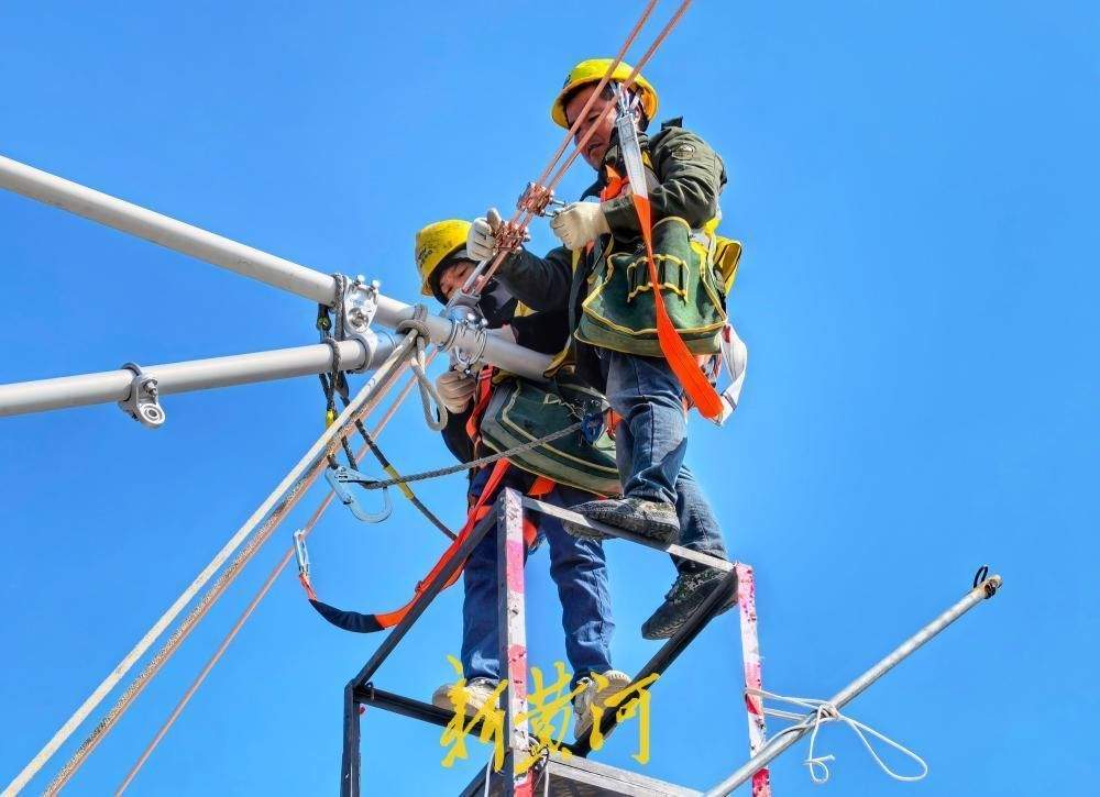 济滨高铁全线首条接触网承力索成功架设_fororder_【济滨高铁】4