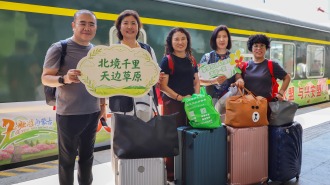 今年山东首趟“大兴安岭童话号”草原旅游专列发车