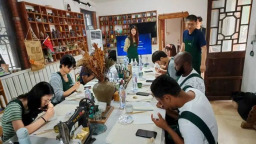 走读山东·感知济南 | 指尖上的陶艺之旅：留学生感知从拉坯到釉彩的跨文化对话