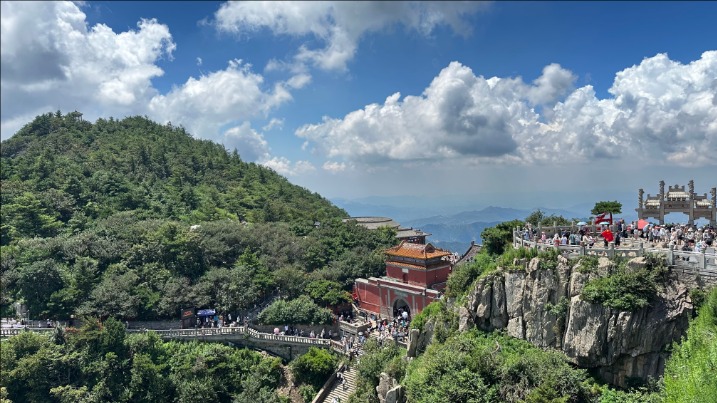 山东泰安：云作丝，风为引！登泰山“天界漫游”，把夏日浪漫全打包
