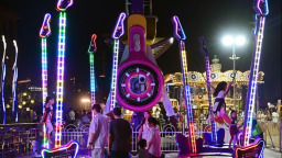 山东青岛：璀璨光影 缤纷夏夜