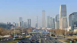 济南经十路早高峰首迎“地铁时代”