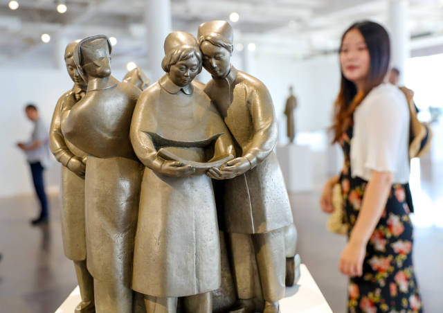 上合组织国家雕塑展在青岛开幕_fororder_02