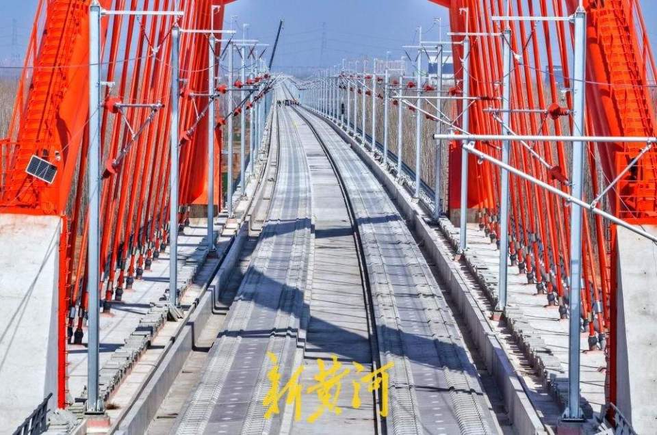 济滨高铁全线首条接触网承力索成功架设_fororder_【济滨高铁】5