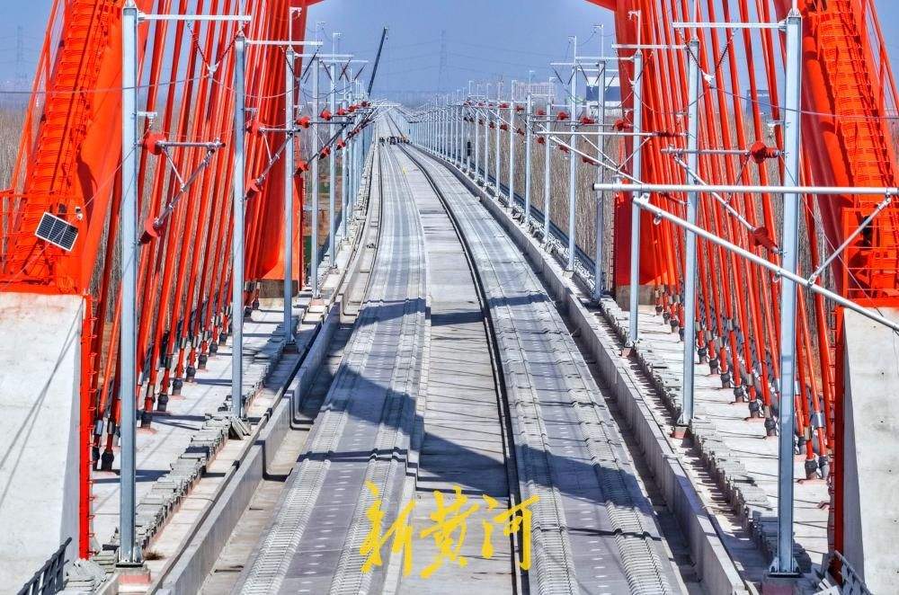 济滨高铁全线首条接触网承力索成功架设_fororder_【济滨高铁】5