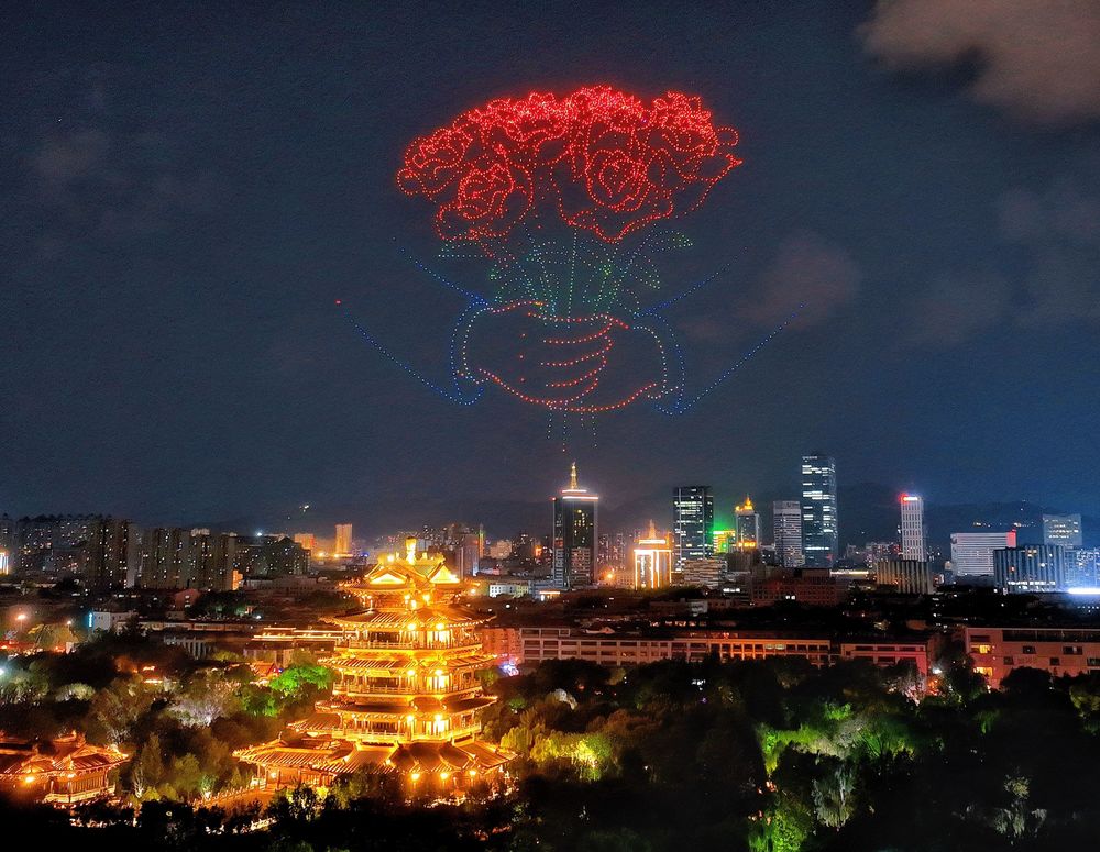 闪耀泉城夜空 “泉染星穹”无人飞机秀惊艳收官