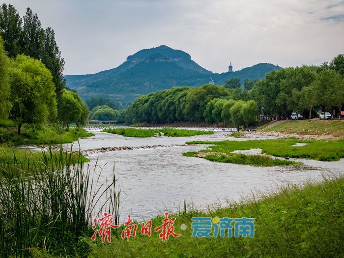 初秋济南玉符河畔：水清草盛景如画