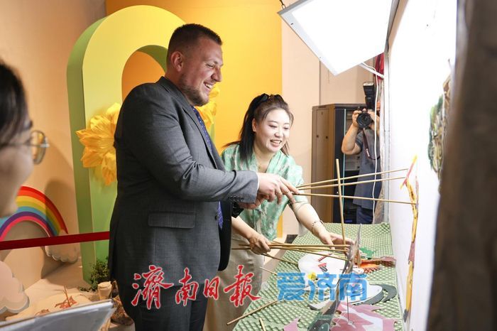 保加利亚卡赞勒格市代表团访问济南