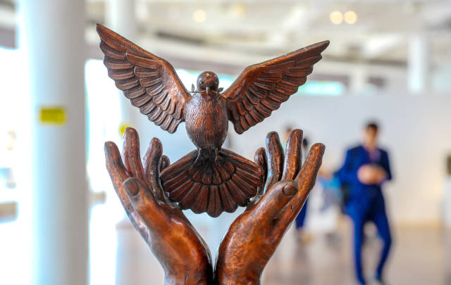 上合组织国家雕塑展在青岛开幕_fororder_04