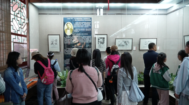 “铭刻五三·孙之俊抗战漫画展”济南开展_fororder_图片2