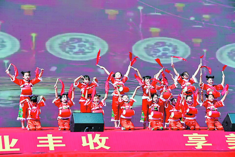 菏泽鄄城：农歌庆丰收 特产富农家